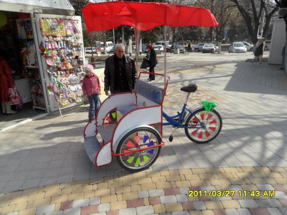 Фотографии велорикши на площади фото.JPG
